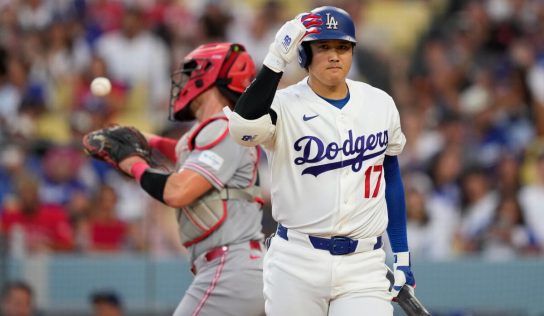 Dodgers manejan descanso de Ohtani entre problemas de rodilla y bíceps