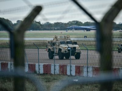 Irán niega vínculos con supuesto plan terrorista contra base militar británica usada por EE. UU.