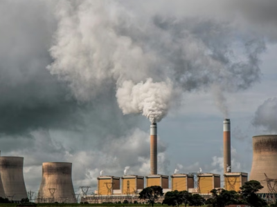 Trump elimina límites a emisiones de plantas de carbón y gas