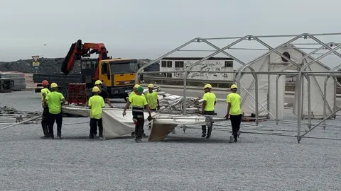 Gobierno español toma control del puerto de Ceuta para instalar carpas