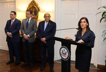 Embajadora de EE. UU. reúne a líderes dominicanos para impulsar cooperación en tecnología e innovación