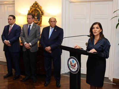 Embajadora de EE. UU. reúne a líderes dominicanos para impulsar cooperación en tecnología e innovación