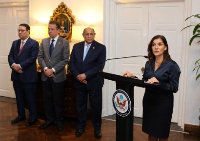 Embajadora de EE. UU. reúne a líderes dominicanos para impulsar cooperación en tecnología e innovación
