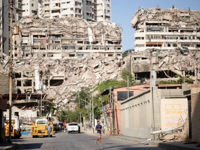Gobierno venezolano avanza en la reconstrucción tras los terremotos de junio y entrega 709 viviendas a familias afectadas