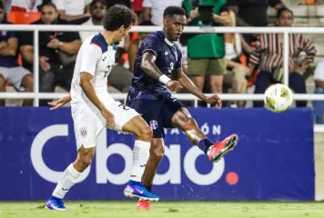 Con el himno en pecho la selección Dominicana de futbol enfrenta a Haití mañana