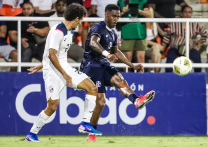 Con el himno en pecho la selección Dominicana de futbol enfrenta a Haití mañana