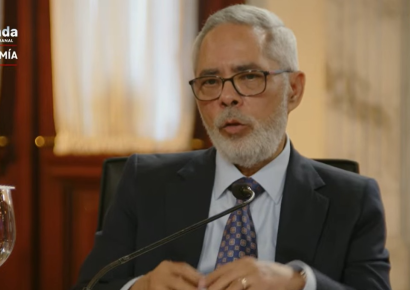 Asesor económico destaca volatilidad inédita en seis años de gestión