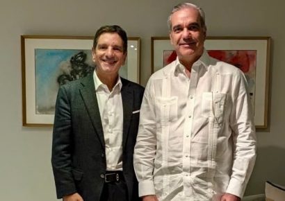 Abinader recibe a presidente de Google Cloud en Santiago