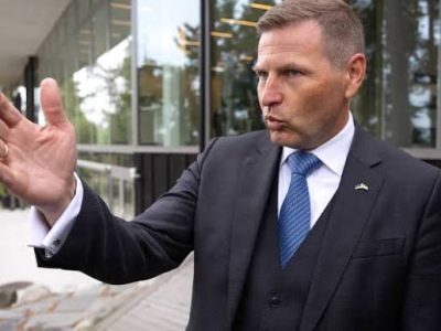 Dimite el ministro de Defensa de Estonia tras polémica por compra de armas