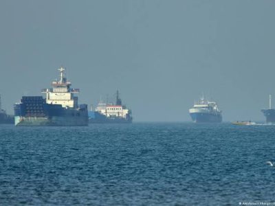 China pide a Irán y EE. UU. retomar el diálogo y reabrir el estrecho de Ormuz