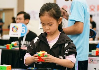 Niña china de seis años rompe récord mundial al resolver un Cubo de Rubik en 4,27 segundos