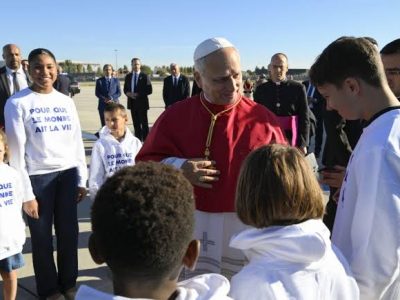 El papa León XIV llama a los jóvenes a mantener la esperanza ante las incertidumbres