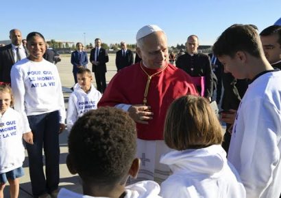 El papa León XIV llama a los jóvenes a mantener la esperanza ante las incertidumbres