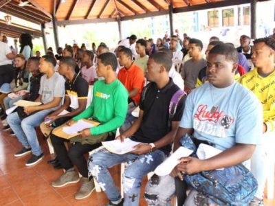 Cientos de jóvenes inician proceso de ingreso a la Policía Nacional