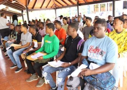 Cientos de jóvenes inician proceso de ingreso a la Policía Nacional