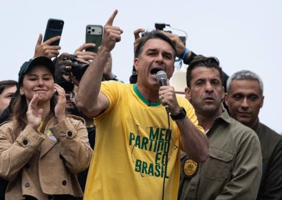 Flávio Bolsonaro recuerda ataque a su padre en Juiz de Fora