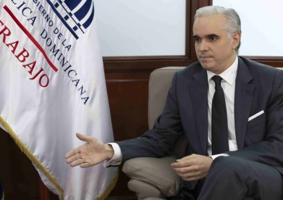 Educación respalda AWS Entrena RD para formar 50 mil personas