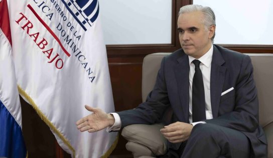 Educación respalda AWS Entrena RD para formar 50 mil personas