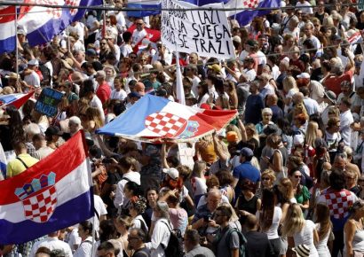 Decenas de miles protestan en Zagreb por vertido tóxico