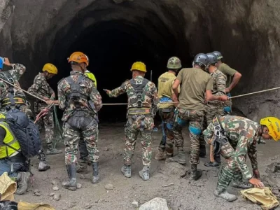 Nepal intensifica rescate de más de 900 atrapados en túneles hidroeléctricos