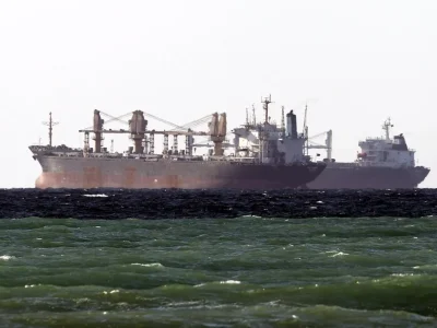 EEUU logró sacar 18 millones de barriles de crudo del estrecho de Ormuz durante los bombardeos, según CNN