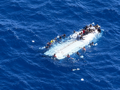 Guardia Costera rescata 40 migrantes tras naufragio en isla de Mona