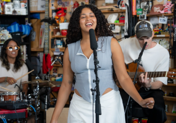 Cantante dominicana YENDRY conquista el escenario de Tiny Desk