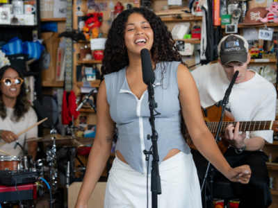 Cantante dominicana YENDRY conquista el escenario de Tiny Desk