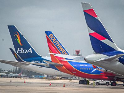 Más de 40 vuelos cancelados en Miami tras accidente de avión de Amazon