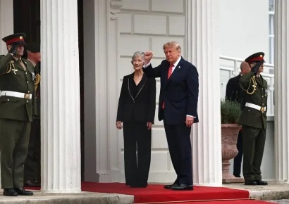 La presidenta de Irlanda, Catherine Connolly, recibe a Trump en Dublín en un frío encuentro con honores militares
