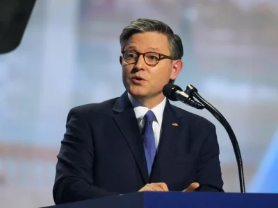 Líder de la Cámara Baja respalda propuesta de Trump de entregar $5,000 a los ciudadanos