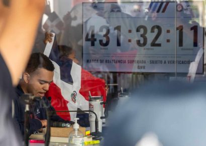 Cinco jóvenes dominicanos superan récord Guinness de lectura con 432 horas