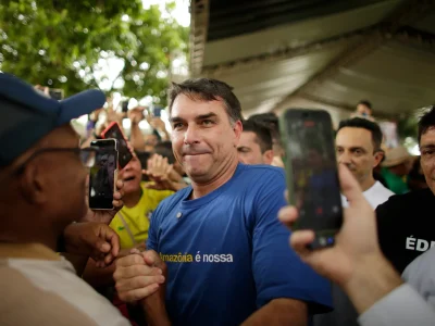 Juez prohíbe a Flávio Bolsonaro salir de Brasil tras elecciones