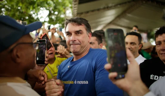 Juez prohíbe a Flávio Bolsonaro salir de Brasil tras elecciones