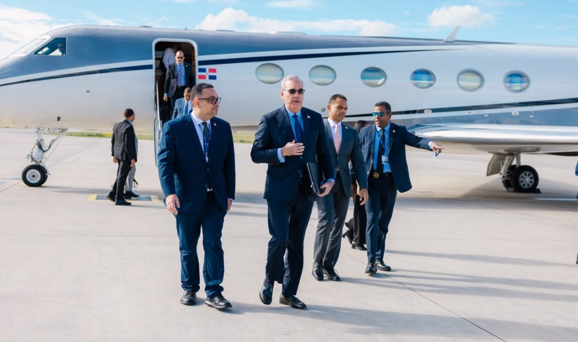 Presidente Abinader llega a Praga para participar en la 30.ª Conferencia Anual del Forum 2000