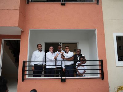 Mived entrega vivienda al medallista Christopher Melenciano