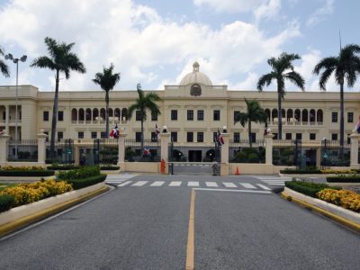 Defensa descarta cierre de la frontera dominicana tras evaluar situación en Haití