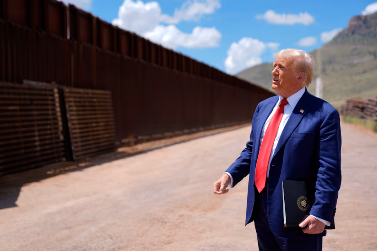 Trump pide al Tribunal Supremo reactivar las obras del muro fronterizo en Texas