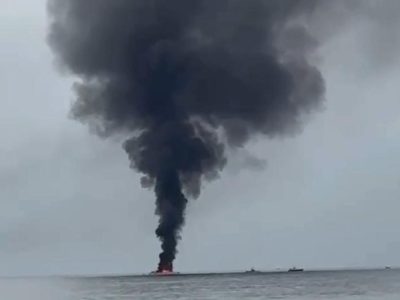 Rumanía busca a 13 tripulantes tras incendiarse un carguero en el mar Negro