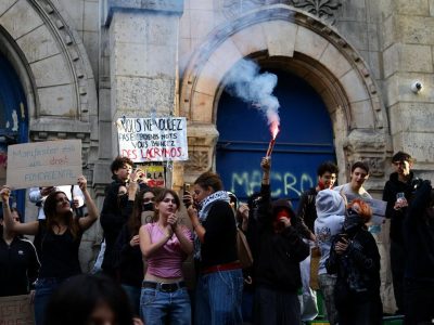 Francia exige a los padres responder por los daños causados durante las protestas estudiantiles