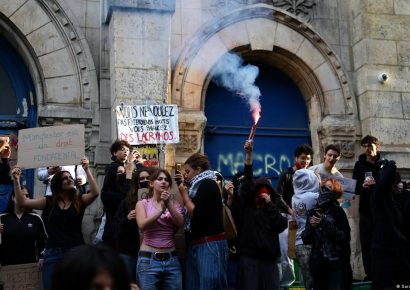 Francia exige a los padres responder por los daños causados durante las protestas estudiantiles