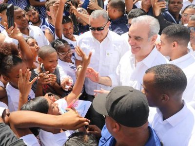 Abinader retoma agenda nacional con entrega de viviendas y obras educativas