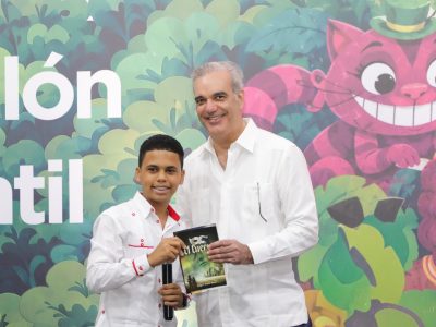Abinader resalta éxito de la Feria del Libro y llama a leer
