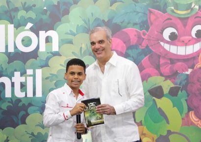 Abinader resalta éxito de la Feria del Libro y llama a leer