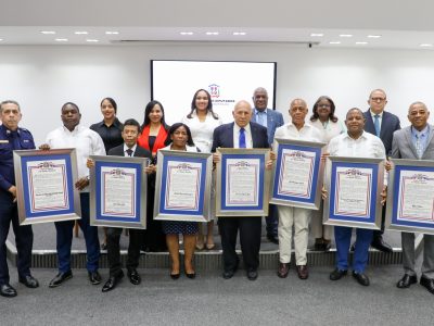 Diputados reconocen a artistas, deportistas y líderes comunitarios