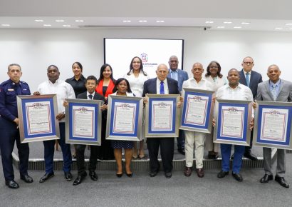 Diputados reconocen a artistas, deportistas y líderes comunitarios
