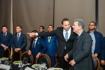 Leonel Fernández se reúne con empresarios y líderes de la diáspora en Nueva Jersey