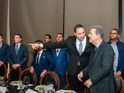 Leonel Fernández se reúne con empresarios y líderes de la diáspora en Nueva Jersey