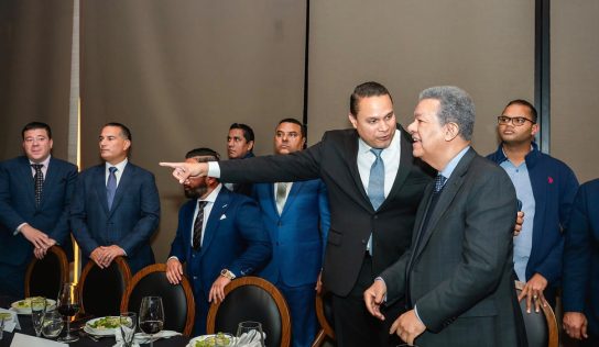 Leonel Fernández se reúne con empresarios y líderes de la diáspora en Nueva Jersey