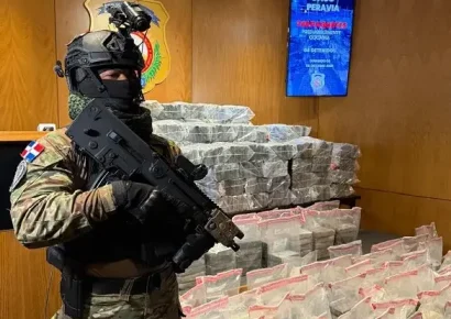 Intercepción en Baní deja 749 paquetes de presunta cocaína y cuatro detenidos